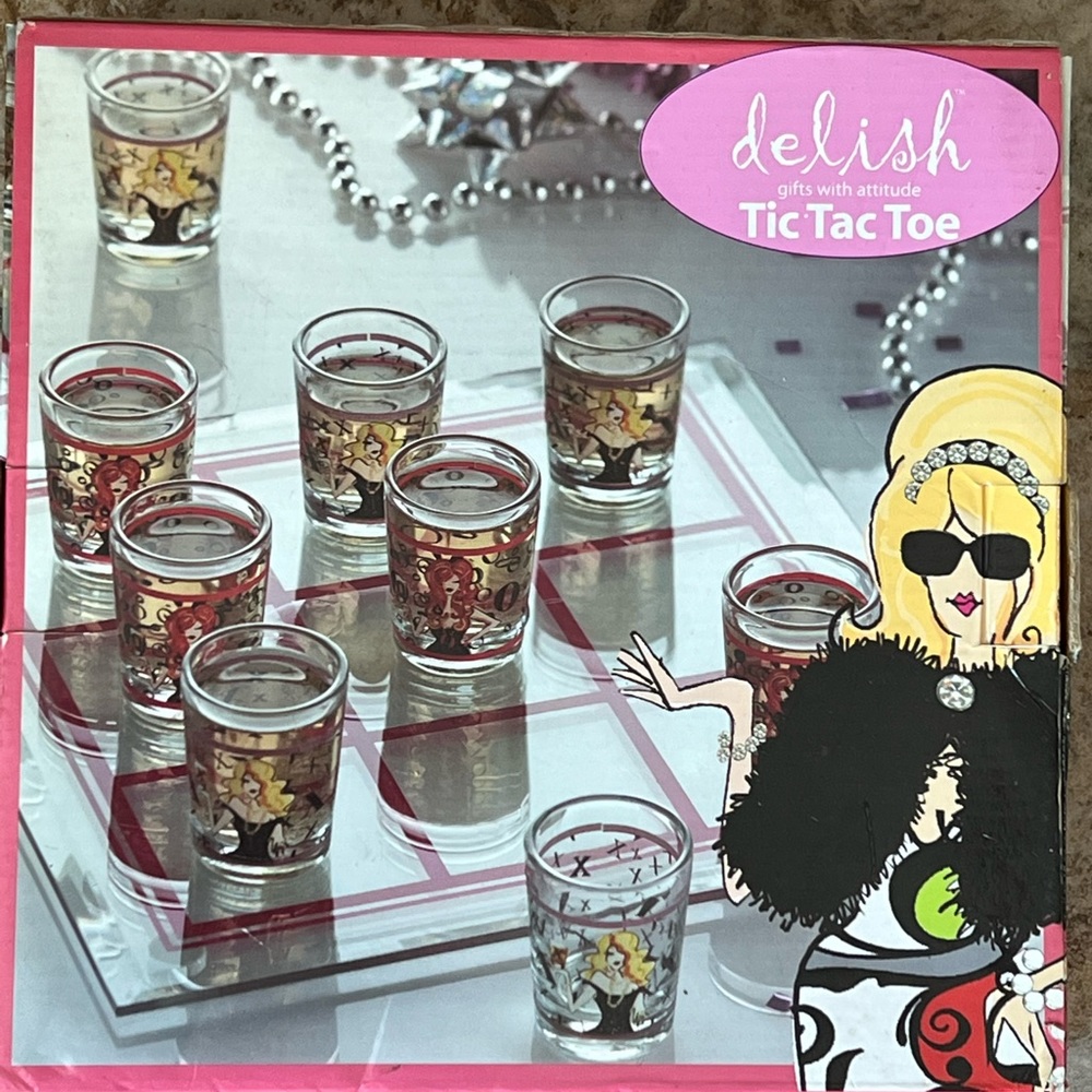 Delish Tic Tac Toe shot glass game new